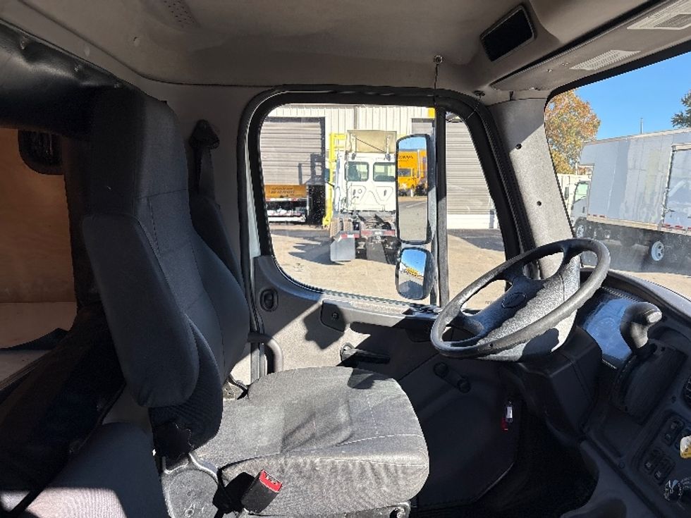 Medium Duty Box Truck-Light and Medium Duty Trucks-Freightliner-2019-M2-Mebane-NC-243,896\n\t\tmiles-$ 44,500 - Image 21