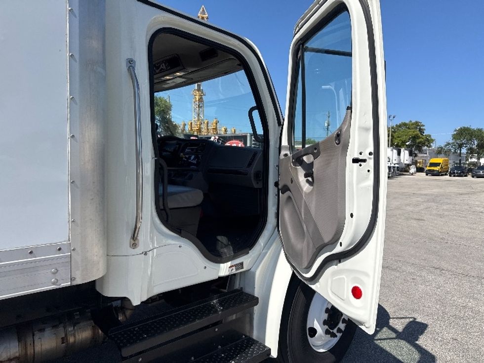 Medium Duty Box Truck-Light and Medium Duty Trucks-Freightliner-2019-M2-Medley-FL-110,332\n\t\tmiles-$ 55,750 - Image 19