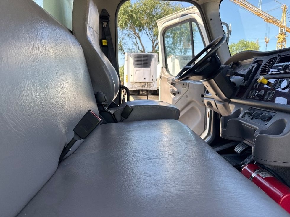 Medium Duty Box Truck-Light and Medium Duty Trucks-Freightliner-2019-M2-Medley-FL-110,332\n\t\tmiles-$ 55,750 - Image 21