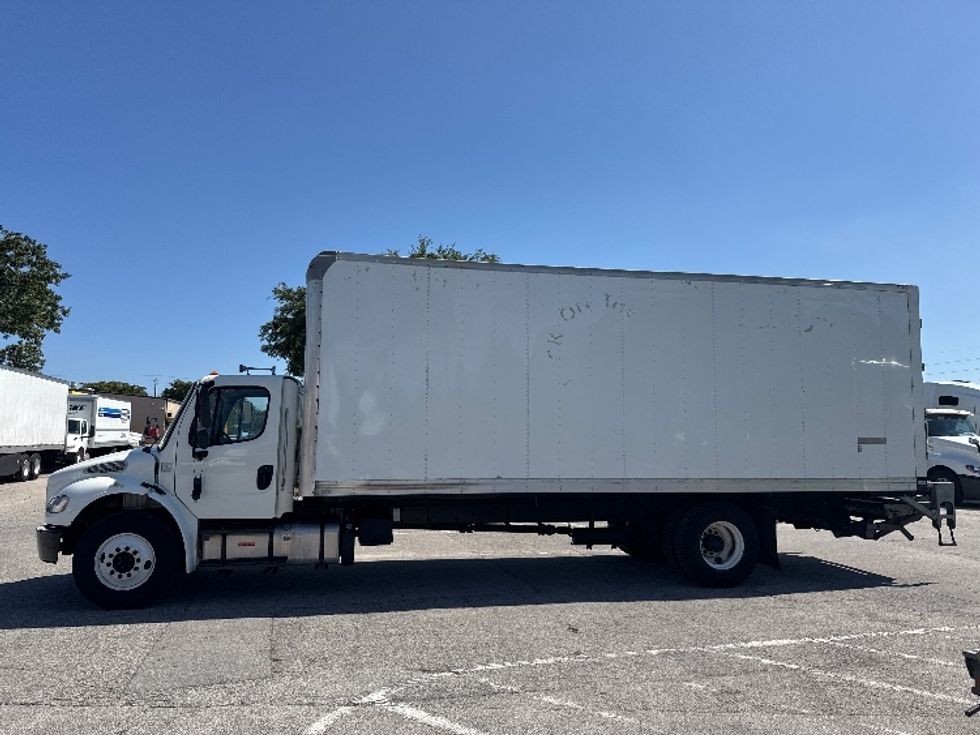 Medium Duty Box Truck-Light and Medium Duty Trucks-Freightliner-2019-M2-Medley-FL-110,332\n\t\tmiles-$ 55,750 - Image 4