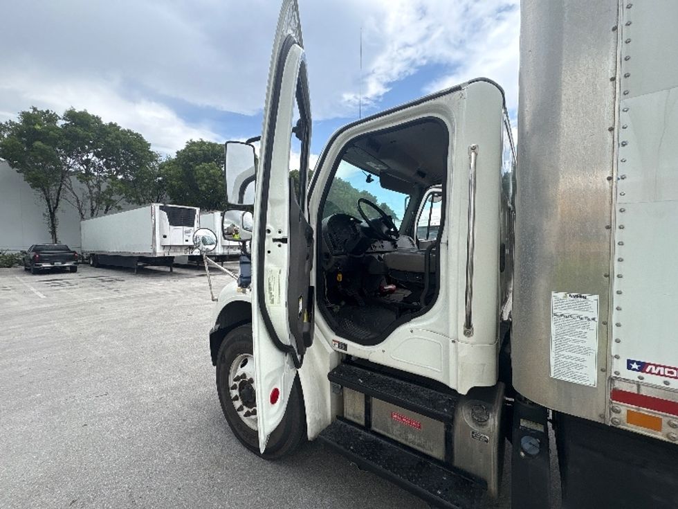 Medium Duty Box Truck-Light and Medium Duty Trucks-Freightliner-2019-M2-Medley-FL-111,646\n\t\tmiles-$ 60,750 - Image 16