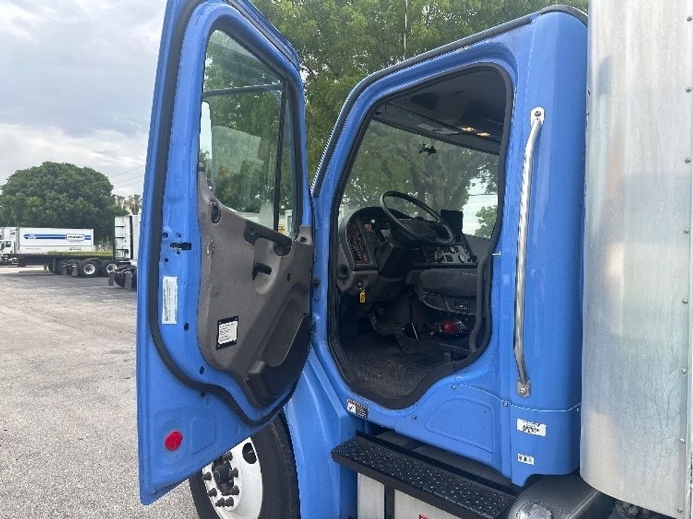 Medium Duty Box Truck-Light and Medium Duty Trucks-Freightliner-2019-M2-Medley-FL-168,332\n\t\tmiles-$ 55,250 - Image 16