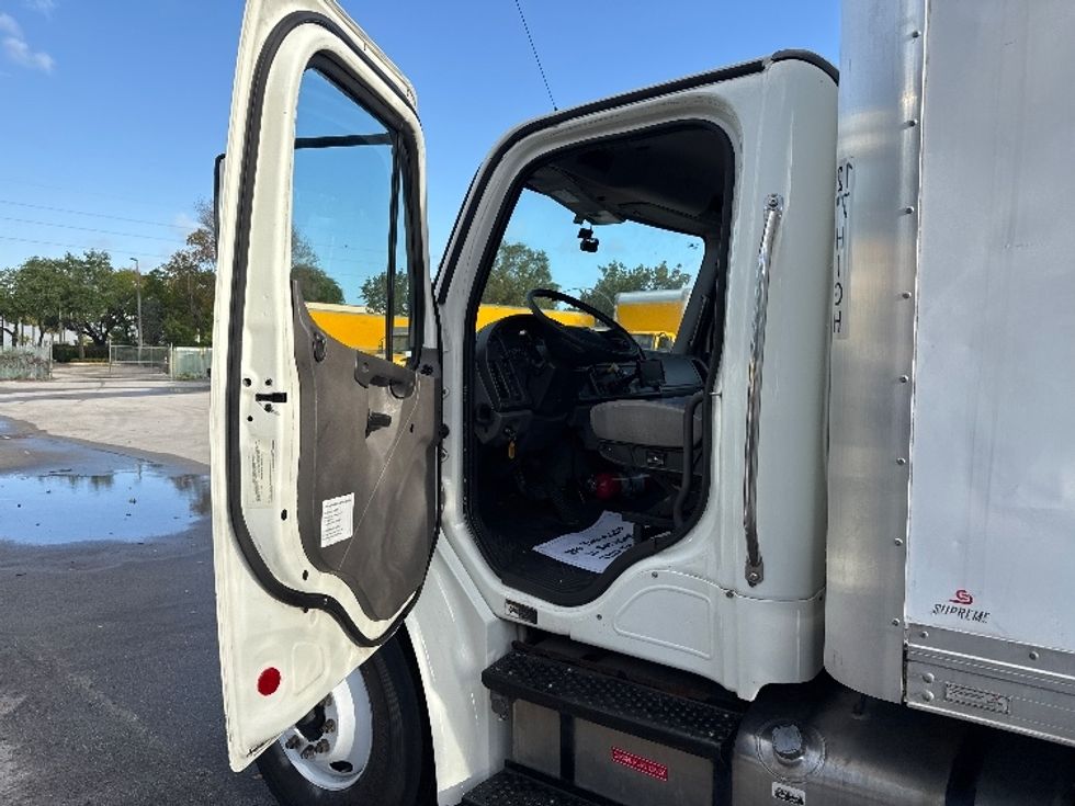 Medium Duty Box Truck-Light and Medium Duty Trucks-Freightliner-2019-M2-Medley-FL-190,168\n\t\tmiles-$ 49,750 - Image 16