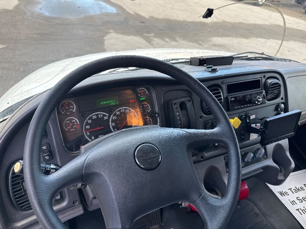 Medium Duty Box Truck-Light and Medium Duty Trucks-Freightliner-2019-M2-Medley-FL-190,168\n\t\tmiles-$ 49,750 - Image 18