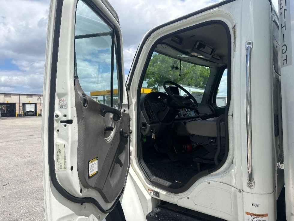 Medium Duty Box Truck-Light and Medium Duty Trucks-Freightliner-2019-M2-Medley-FL-196,298\n\t\tmiles-$ 44,500 - Image 16