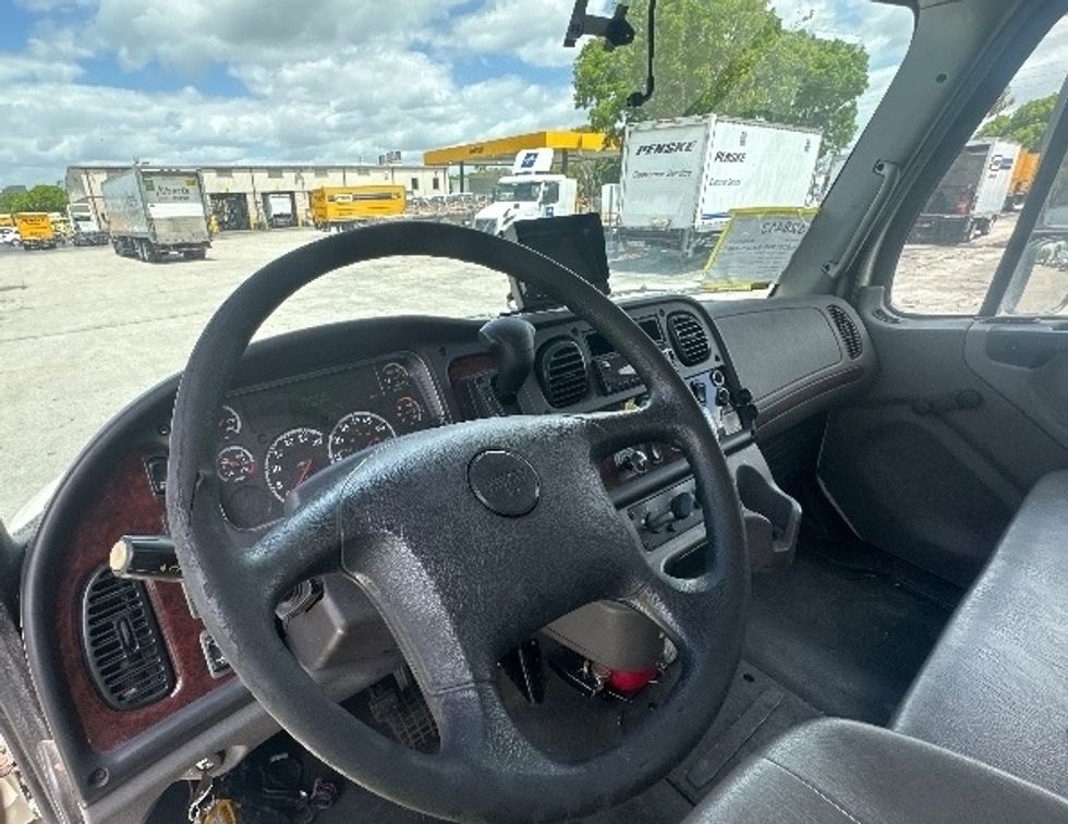 Medium Duty Box Truck-Light and Medium Duty Trucks-Freightliner-2019-M2-Medley-FL-196,298\n\t\tmiles-$ 44,500 - Image 17
