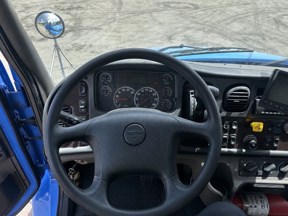 Medium Duty Box Truck-Light and Medium Duty Trucks-Freightliner-2019-M2-Medley-FL-204,642\n\t\tmiles-$ 51,500 - Image 16