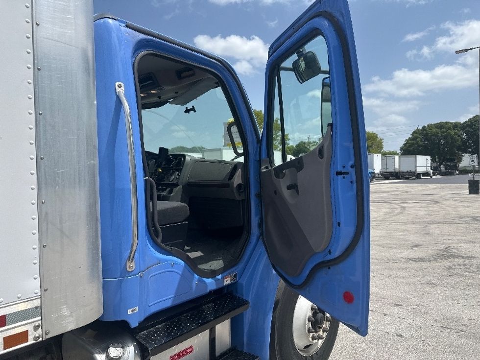 Medium Duty Box Truck-Light and Medium Duty Trucks-Freightliner-2019-M2-Medley-FL-204,642\n\t\tmiles-$ 51,500 - Image 18