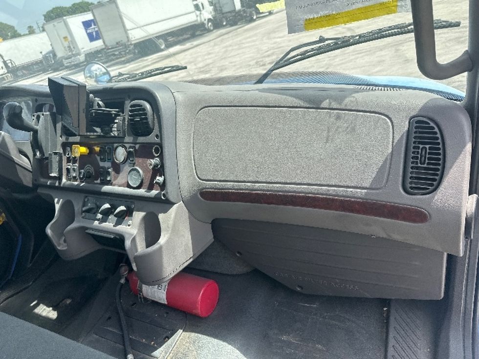 Medium Duty Box Truck-Light and Medium Duty Trucks-Freightliner-2019-M2-Medley-FL-204,642\n\t\tmiles-$ 51,500 - Image 19