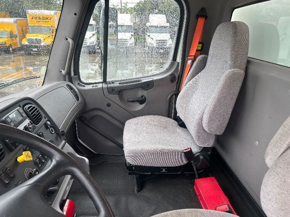 Medium Duty Box Truck-Light and Medium Duty Trucks-Freightliner-2019-M2-Medley-FL-55,750\n\t\tmiles-$ 73,250 - Image 19