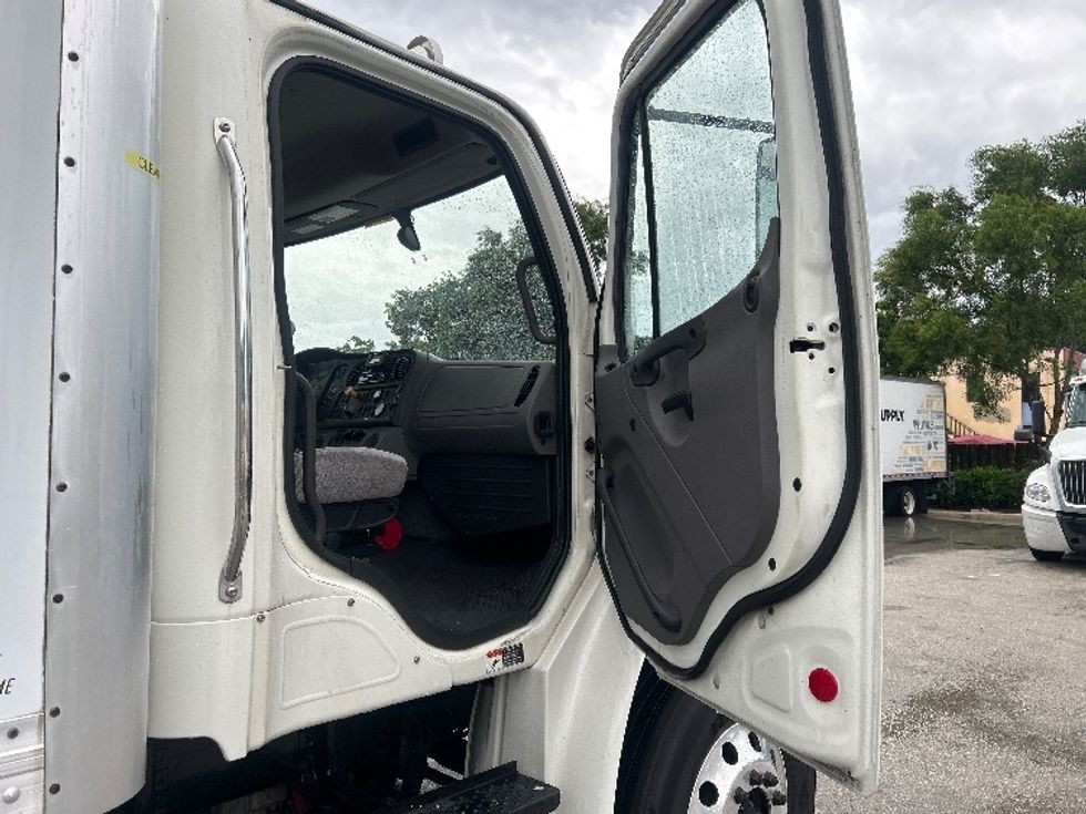 Medium Duty Box Truck-Light and Medium Duty Trucks-Freightliner-2019-M2-Medley-FL-55,750\n\t\tmiles-$ 73,250 - Image 20