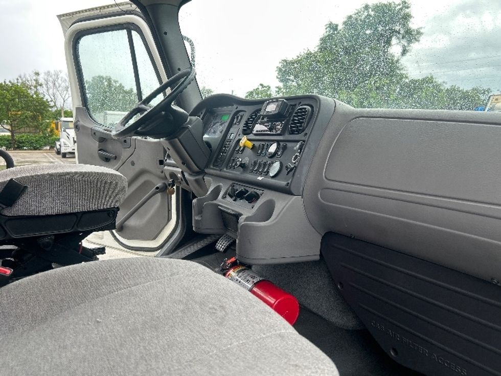 Medium Duty Box Truck-Light and Medium Duty Trucks-Freightliner-2019-M2-Medley-FL-55,750\n\t\tmiles-$ 73,250 - Image 22