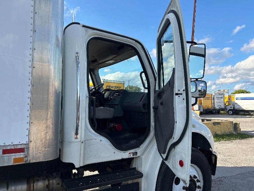 Medium Duty Box Truck-Light and Medium Duty Trucks-Freightliner-2019-M2-Medley-FL-96,439\n\t\tmiles-$ 47,750 - Image 20