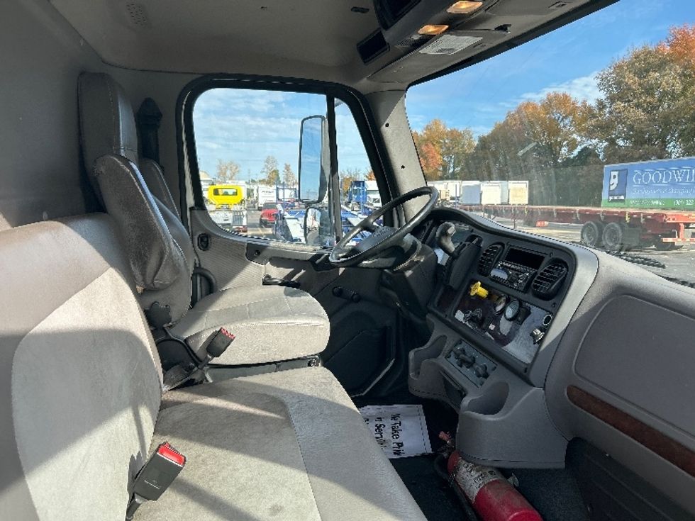 Medium Duty Box Truck-Light and Medium Duty Trucks-Freightliner-2019-M2-Memphis-TN-108,701\n\t\tmiles-$ 52,000 - Image 22