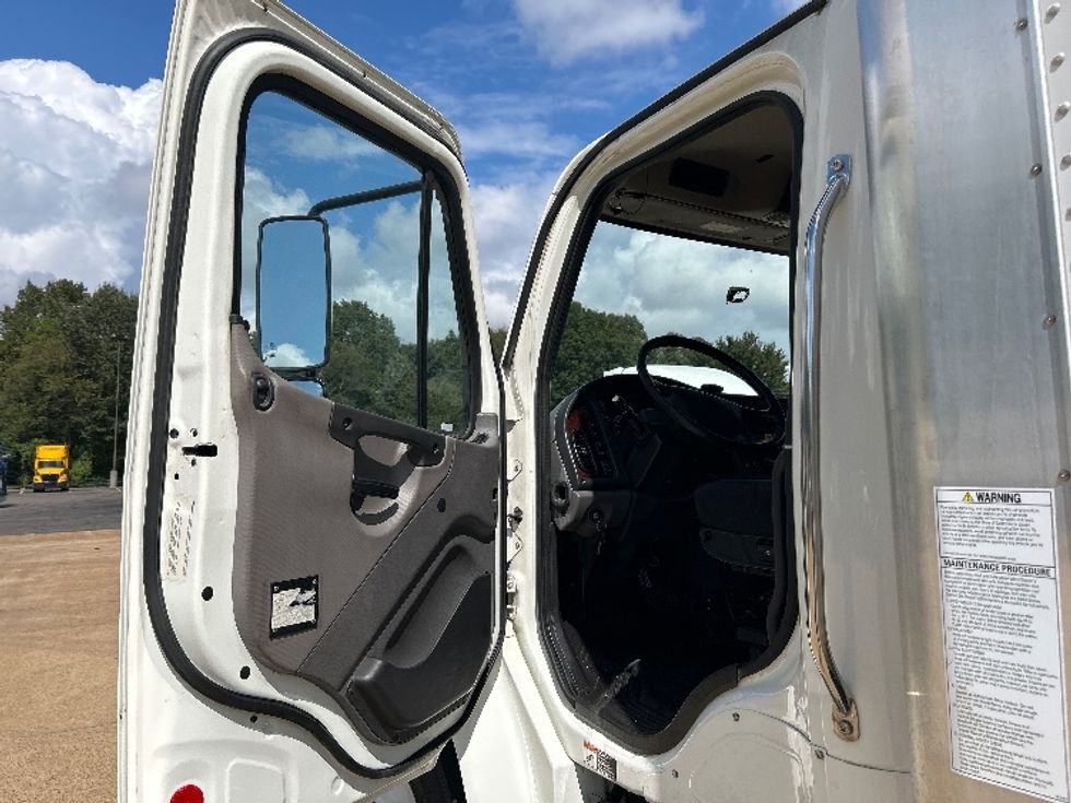 Medium Duty Box Truck-Light and Medium Duty Trucks-Freightliner-2019-M2-Memphis-TN-177,759\n\t\tmiles-$ 47,750 - Image 14