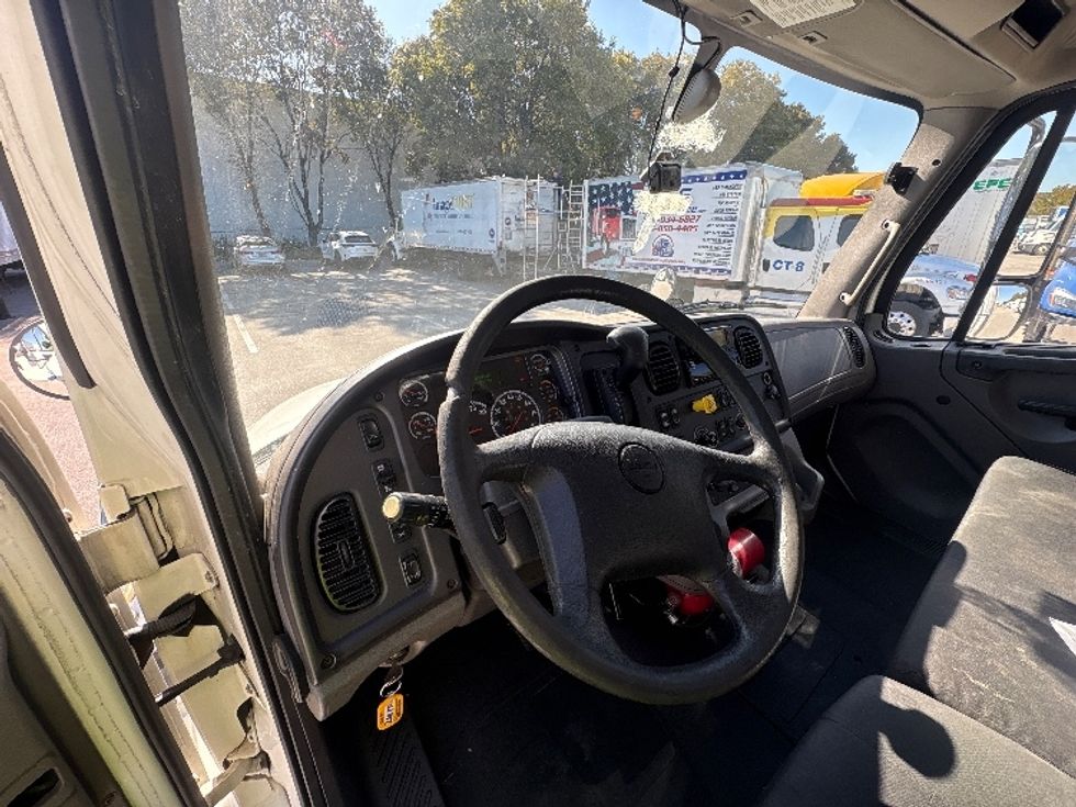 Medium Duty Box Truck-Light and Medium Duty Trucks-Freightliner-2019-M2-Miami-FL-115,144\n\t\tmiles-$ 57,500 - Image 17