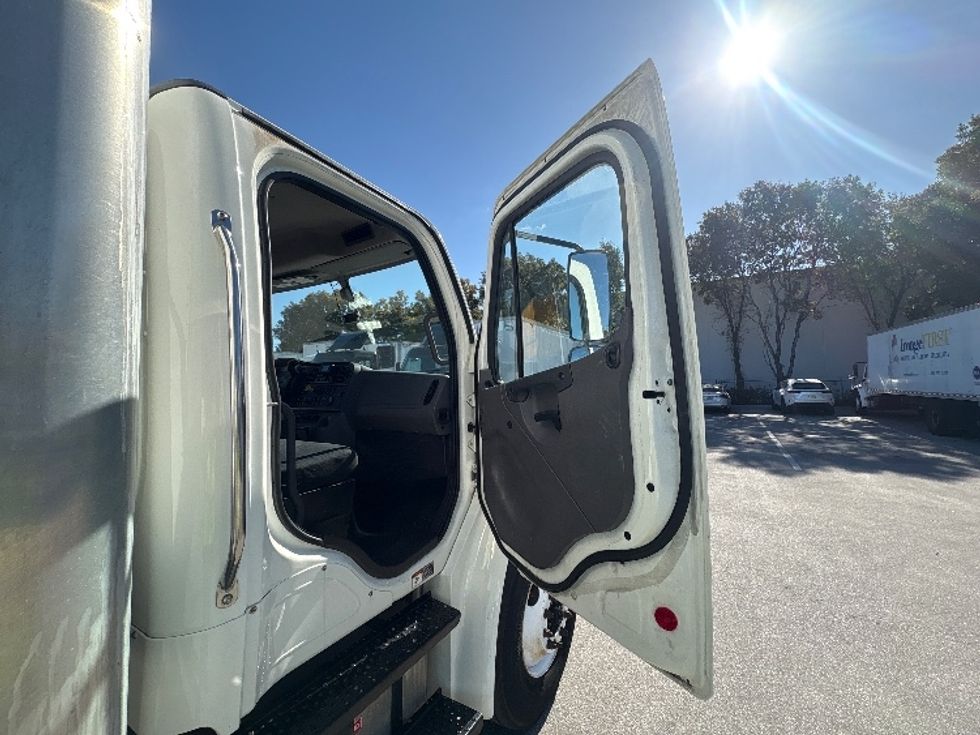 Medium Duty Box Truck-Light and Medium Duty Trucks-Freightliner-2019-M2-Miami-FL-115,144\n\t\tmiles-$ 57,500 - Image 20