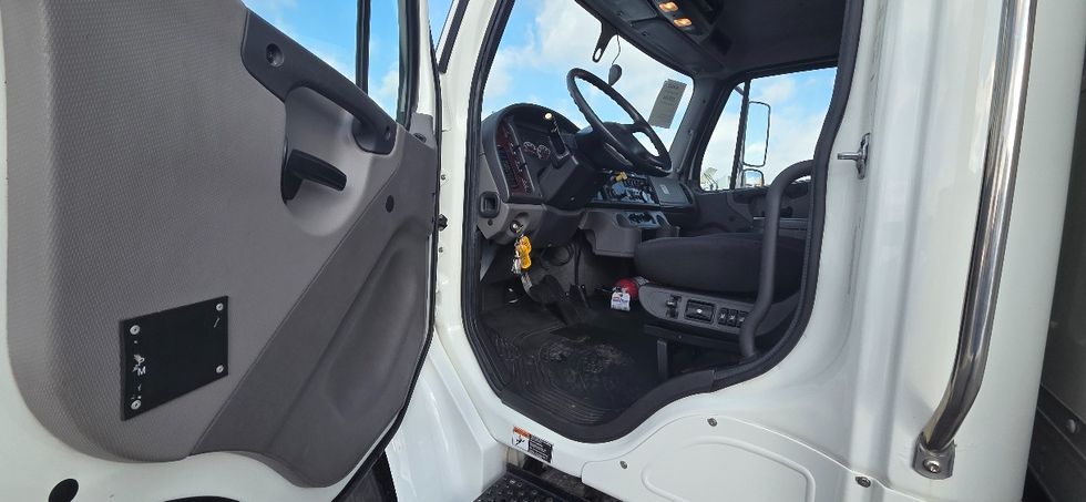Medium Duty Box Truck-Light and Medium Duty Trucks-Freightliner-2019-M2-Middlefield-OH-157,944\n\t\tmiles-$ 38,250 - Image 16