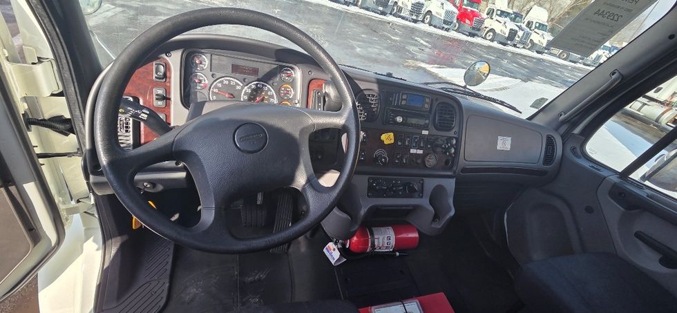 Medium Duty Box Truck-Light and Medium Duty Trucks-Freightliner-2019-M2-Middlefield-OH-157,944\n\t\tmiles-$ 38,250 - Image 17