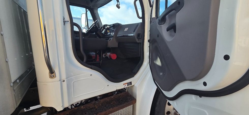 Medium Duty Box Truck-Light and Medium Duty Trucks-Freightliner-2019-M2-Middlefield-OH-157,944\n\t\tmiles-$ 38,250 - Image 19