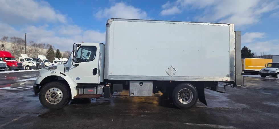 Medium Duty Box Truck-Light and Medium Duty Trucks-Freightliner-2019-M2-Middlefield-OH-157,944\n\t\tmiles-$ 38,250 - Image 4