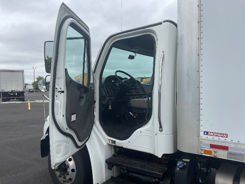 Medium Duty Box Truck-Light and Medium Duty Trucks-Freightliner-2019-M2-Middlefield-OH-165,331\n\t\tmiles-$ 36,250 - Image 16