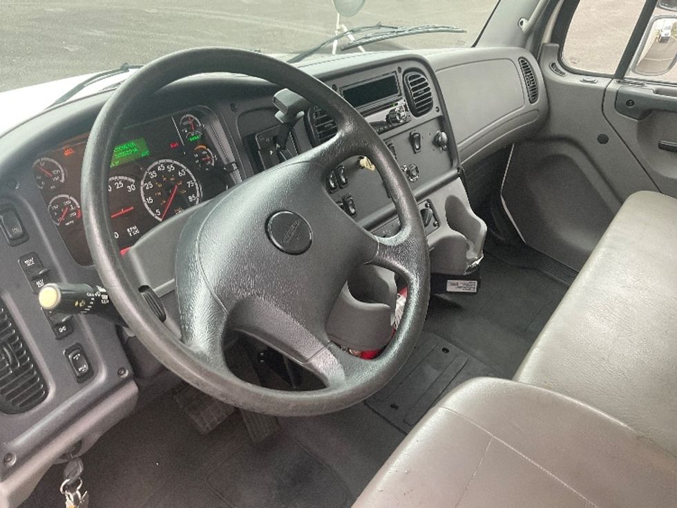 Medium Duty Box Truck-Light and Medium Duty Trucks-Freightliner-2019-M2-Middlefield-OH-165,331\n\t\tmiles-$ 36,250 - Image 17