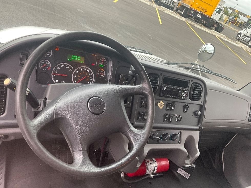 Medium Duty Box Truck-Light and Medium Duty Trucks-Freightliner-2019-M2-Middlefield-OH-165,331\n\t\tmiles-$ 36,250 - Image 18