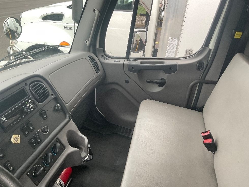 Medium Duty Box Truck-Light and Medium Duty Trucks-Freightliner-2019-M2-Middlefield-OH-165,331\n\t\tmiles-$ 36,250 - Image 19