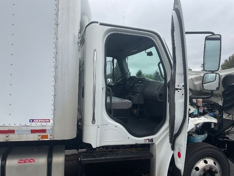 Medium Duty Box Truck-Light and Medium Duty Trucks-Freightliner-2019-M2-Middlefield-OH-165,331\n\t\tmiles-$ 36,250 - Image 20