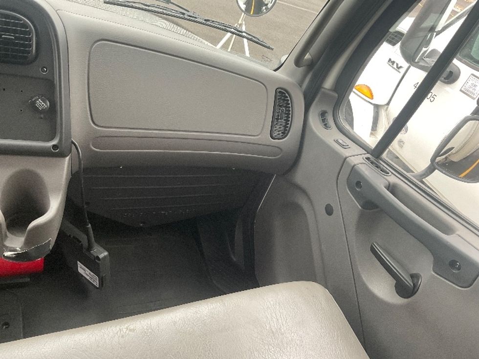 Medium Duty Box Truck-Light and Medium Duty Trucks-Freightliner-2019-M2-Middlefield-OH-165,331\n\t\tmiles-$ 36,250 - Image 21