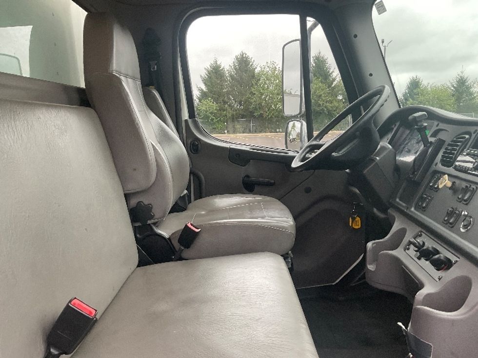 Medium Duty Box Truck-Light and Medium Duty Trucks-Freightliner-2019-M2-Middlefield-OH-165,331\n\t\tmiles-$ 36,250 - Image 22