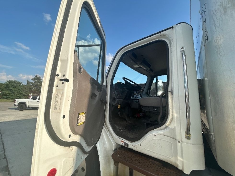Medium Duty Box Truck-Light and Medium Duty Trucks-Freightliner-2019-M2-Middlefield-OH-166,805\n\t\tmiles-$ 52,750 - Image 16