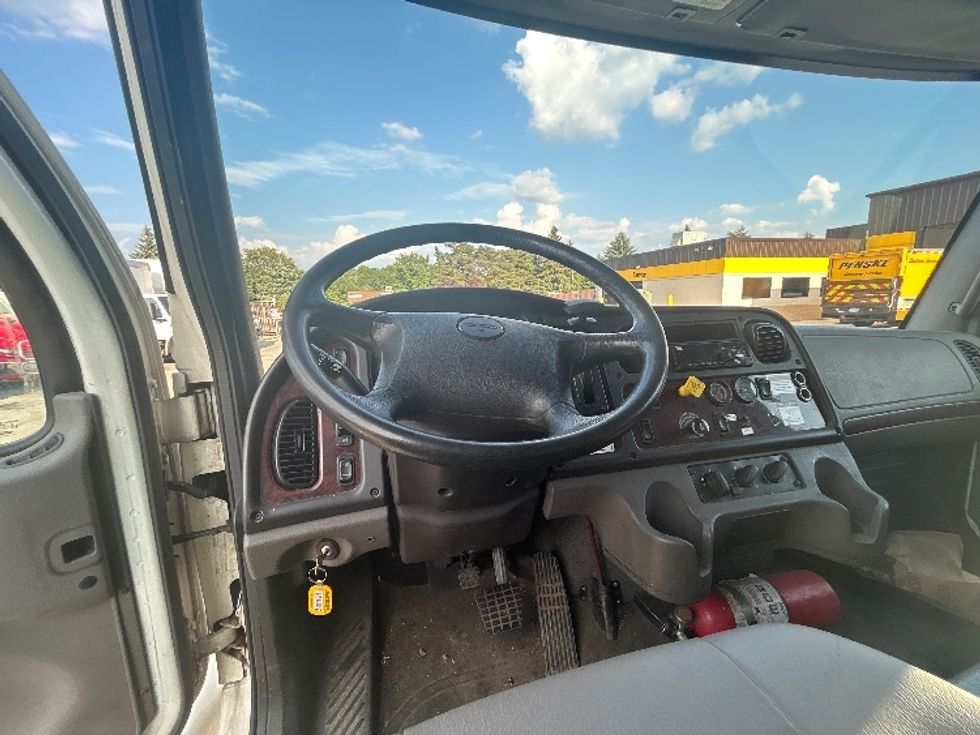Medium Duty Box Truck-Light and Medium Duty Trucks-Freightliner-2019-M2-Middlefield-OH-166,805\n\t\tmiles-$ 52,750 - Image 17