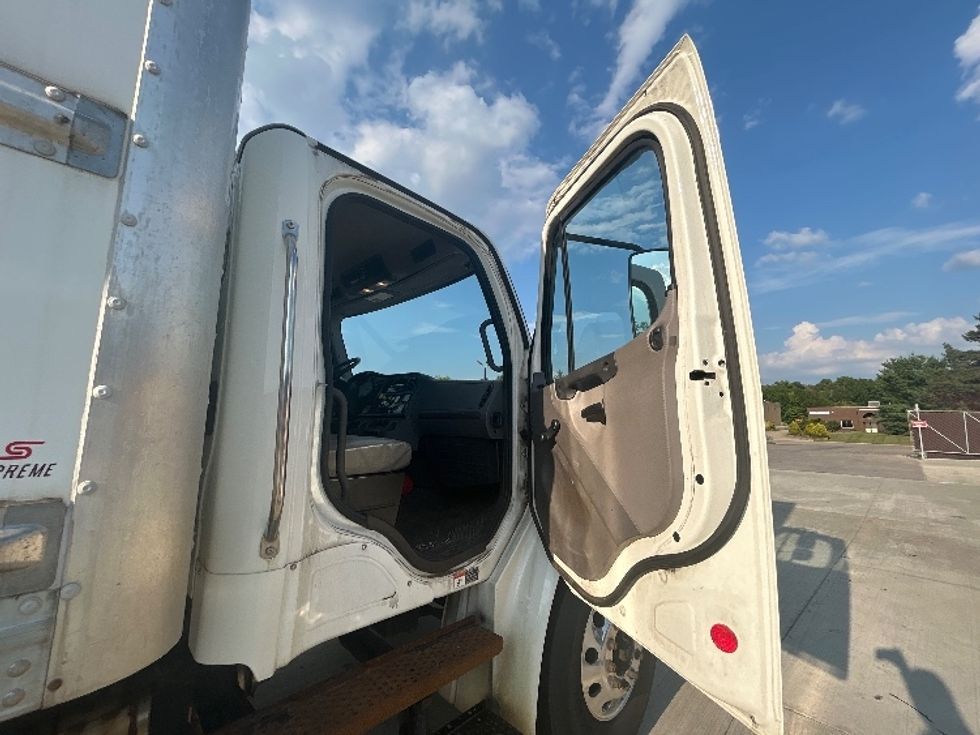 Medium Duty Box Truck-Light and Medium Duty Trucks-Freightliner-2019-M2-Middlefield-OH-166,805\n\t\tmiles-$ 52,750 - Image 20