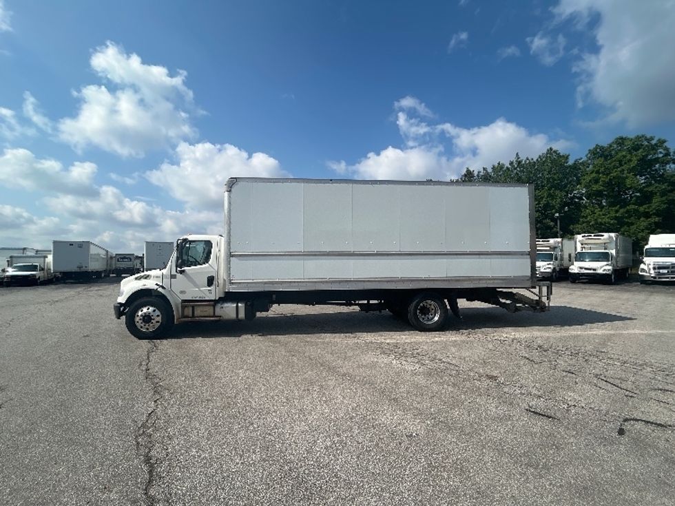 Medium Duty Box Truck-Light and Medium Duty Trucks-Freightliner-2019-M2-Middlefield-OH-166,805\n\t\tmiles-$ 52,750 - Image 4