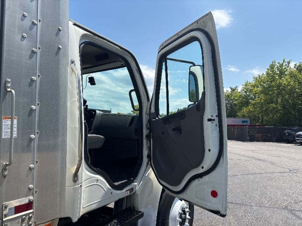 Medium Duty Box Truck-Light and Medium Duty Trucks-Freightliner-2019-M2-Middlefield-OH-257,999\n\t\tmiles-$ 44,000 - Image 20