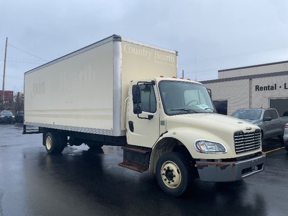 Medium Duty Box Truck-Light and Medium Duty Trucks-Freightliner-2019-M2-Milwaukee-WI-121,036\n\t\tmiles-$ 42,750 - Image 1