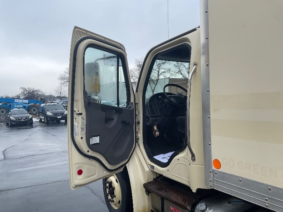 Medium Duty Box Truck-Light and Medium Duty Trucks-Freightliner-2019-M2-Milwaukee-WI-121,036\n\t\tmiles-$ 42,750 - Image 16
