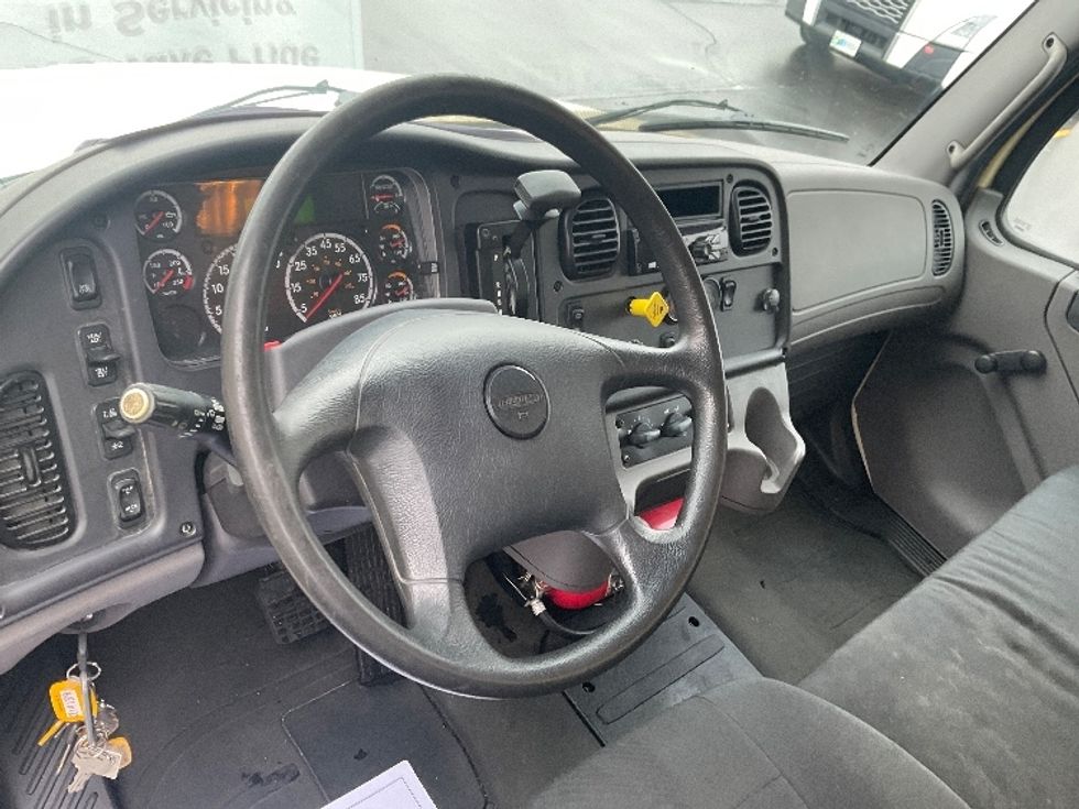 Medium Duty Box Truck-Light and Medium Duty Trucks-Freightliner-2019-M2-Milwaukee-WI-121,036\n\t\tmiles-$ 42,750 - Image 17