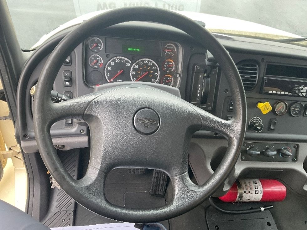 Medium Duty Box Truck-Light and Medium Duty Trucks-Freightliner-2019-M2-Milwaukee-WI-121,036\n\t\tmiles-$ 42,750 - Image 18