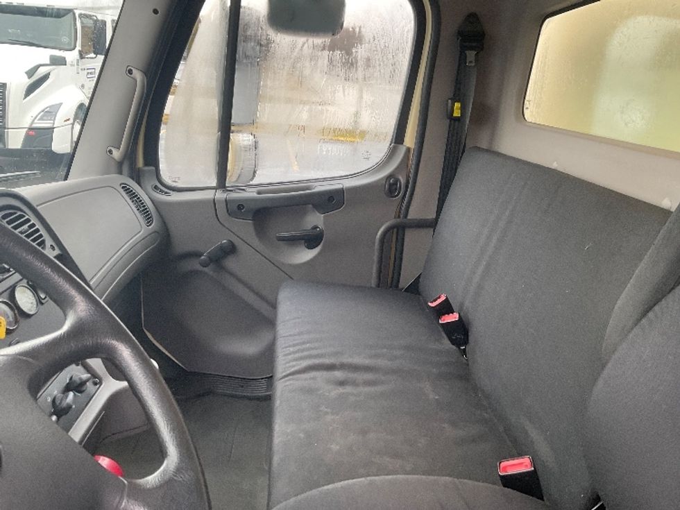 Medium Duty Box Truck-Light and Medium Duty Trucks-Freightliner-2019-M2-Milwaukee-WI-121,036\n\t\tmiles-$ 42,750 - Image 19