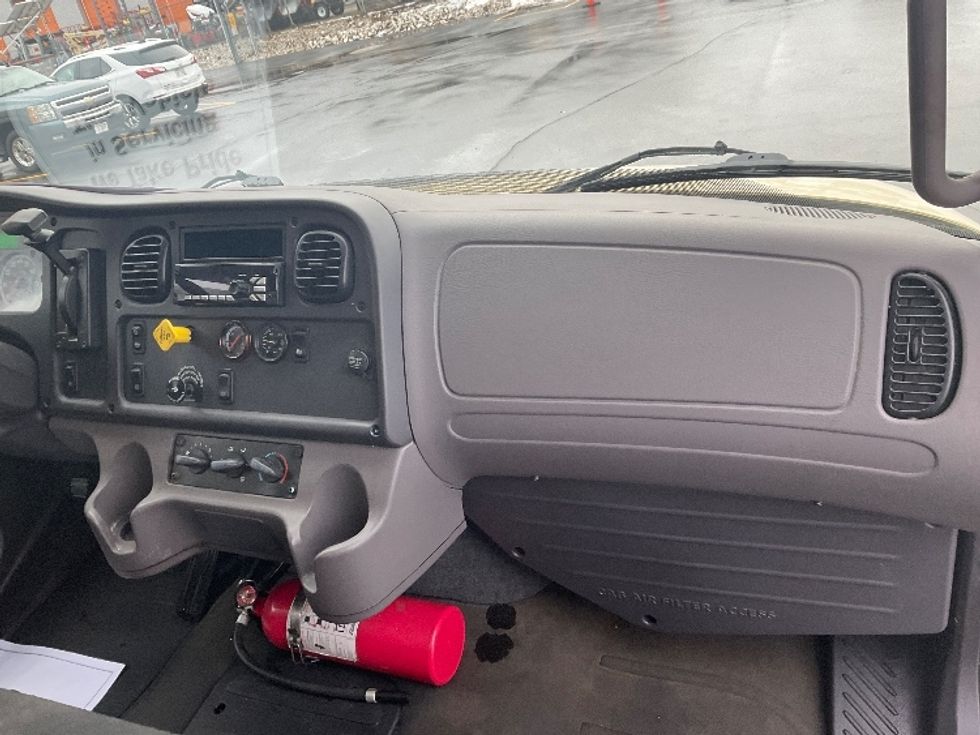 Medium Duty Box Truck-Light and Medium Duty Trucks-Freightliner-2019-M2-Milwaukee-WI-121,036\n\t\tmiles-$ 42,750 - Image 21
