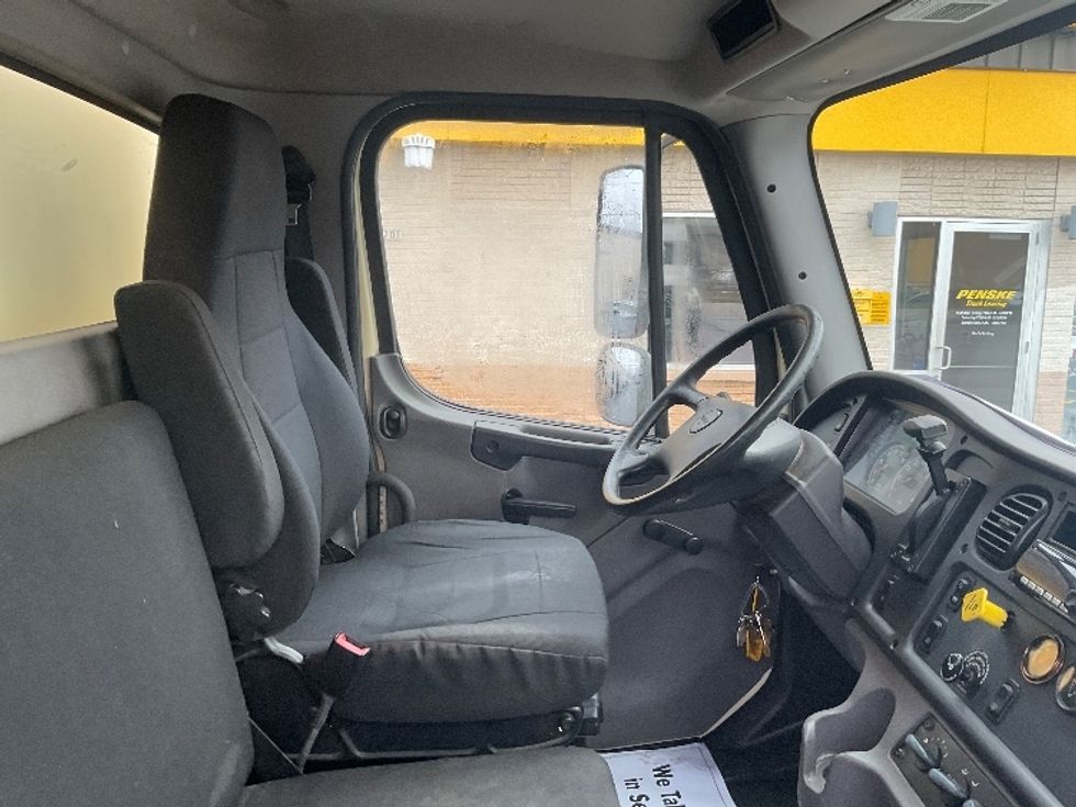 Medium Duty Box Truck-Light and Medium Duty Trucks-Freightliner-2019-M2-Milwaukee-WI-121,036\n\t\tmiles-$ 42,750 - Image 22