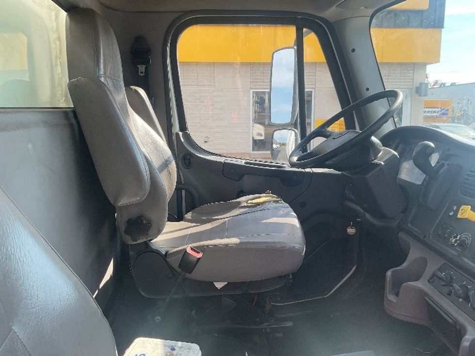 Medium Duty Box Truck-Light and Medium Duty Trucks-Freightliner-2019-M2-Milwaukee-WI-151,179\n\t\tmiles-$ 41,500 - Image 22