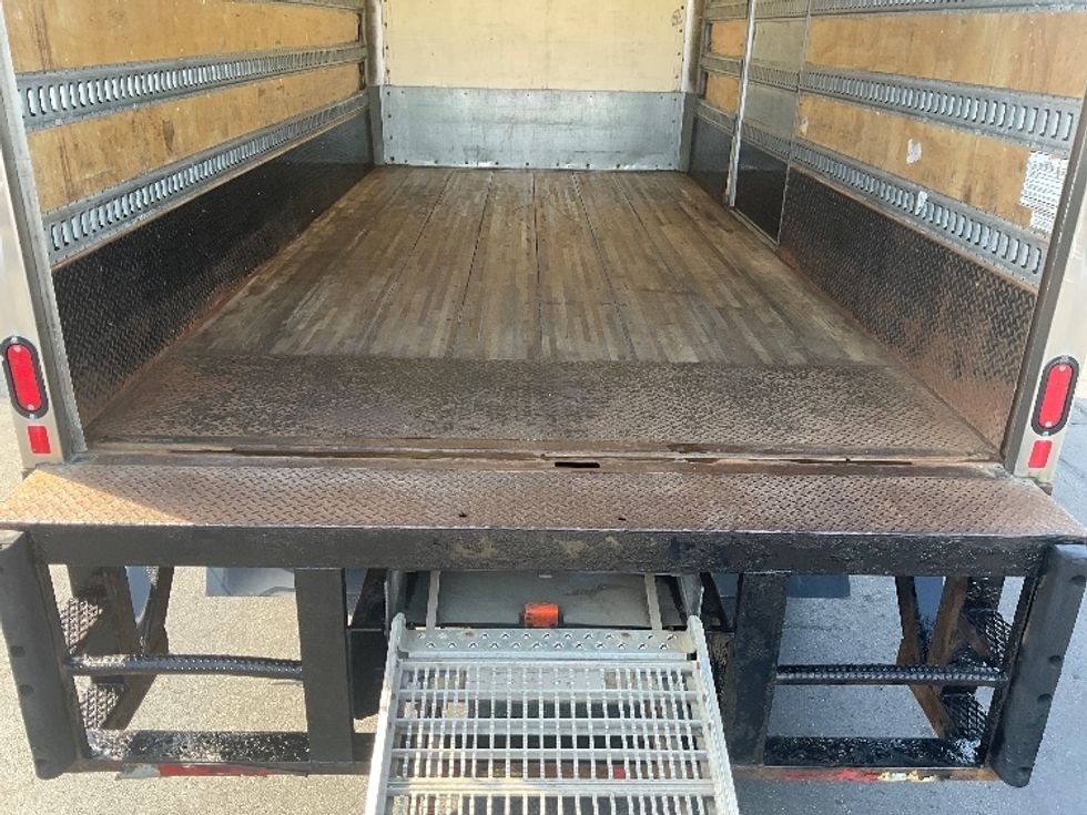 Medium Duty Box Truck-Light and Medium Duty Trucks-Freightliner-2019-M2-Milwaukee-WI-152,458\n\t\tmiles-$ 41,250 - Image 10