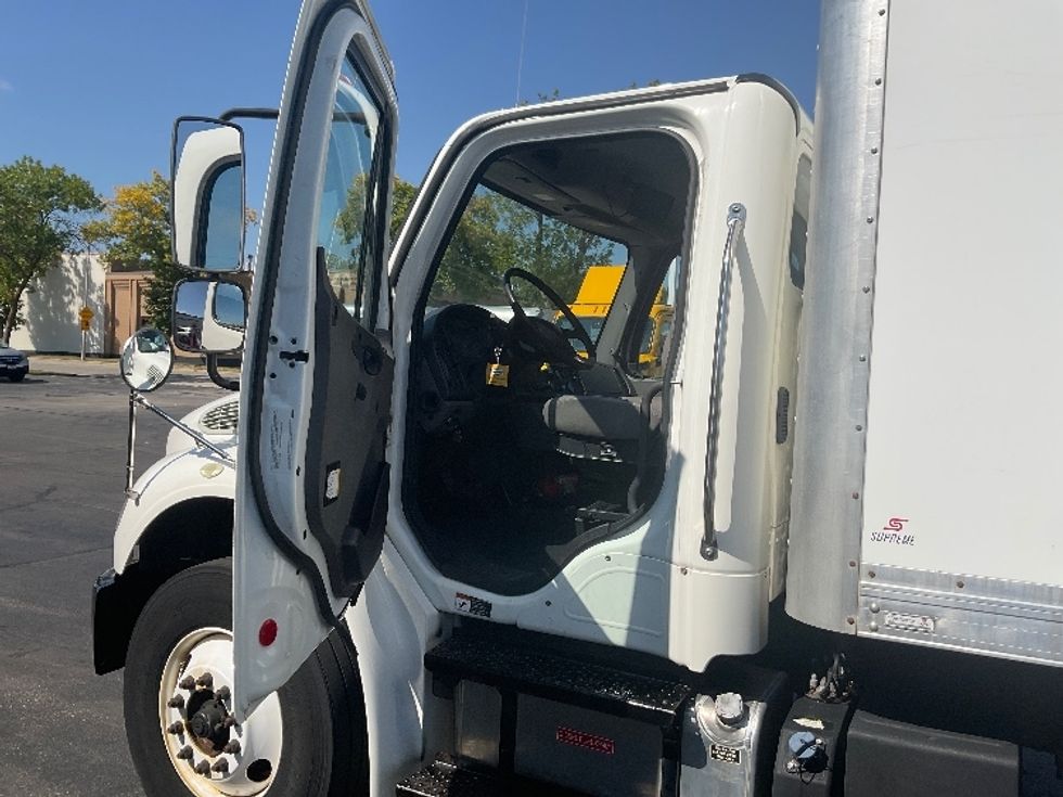 Medium Duty Box Truck-Light and Medium Duty Trucks-Freightliner-2019-M2-Milwaukee-WI-152,458\n\t\tmiles-$ 41,250 - Image 16