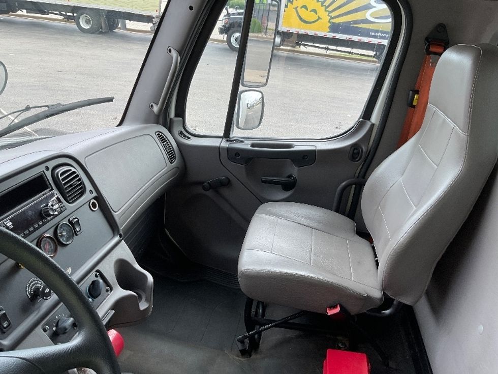 Medium Duty Box Truck-Light and Medium Duty Trucks-Freightliner-2019-M2-Milwaukee-WI-194,372\n\t\tmiles-$ 47,750 - Image 19