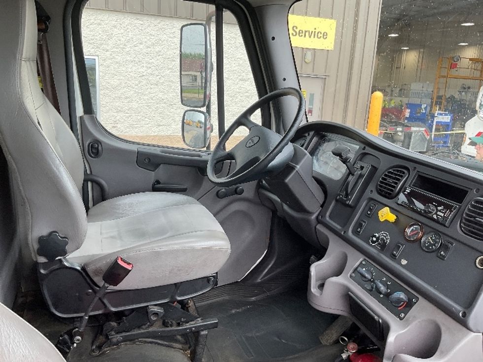 Medium Duty Box Truck-Light and Medium Duty Trucks-Freightliner-2019-M2-Milwaukee-WI-194,372\n\t\tmiles-$ 47,750 - Image 22