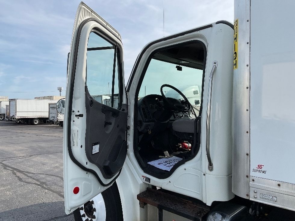 Medium Duty Box Truck-Light and Medium Duty Trucks-Freightliner-2019-M2-Milwaukee-WI-199,600\n\t\tmiles-$ 35,250 - Image 15